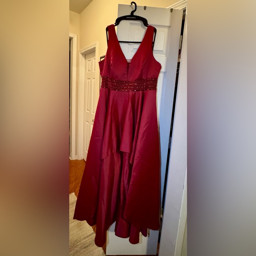 New (with Tag) Maroon Size 16 Prom/Formal Dress from Ever Pretty